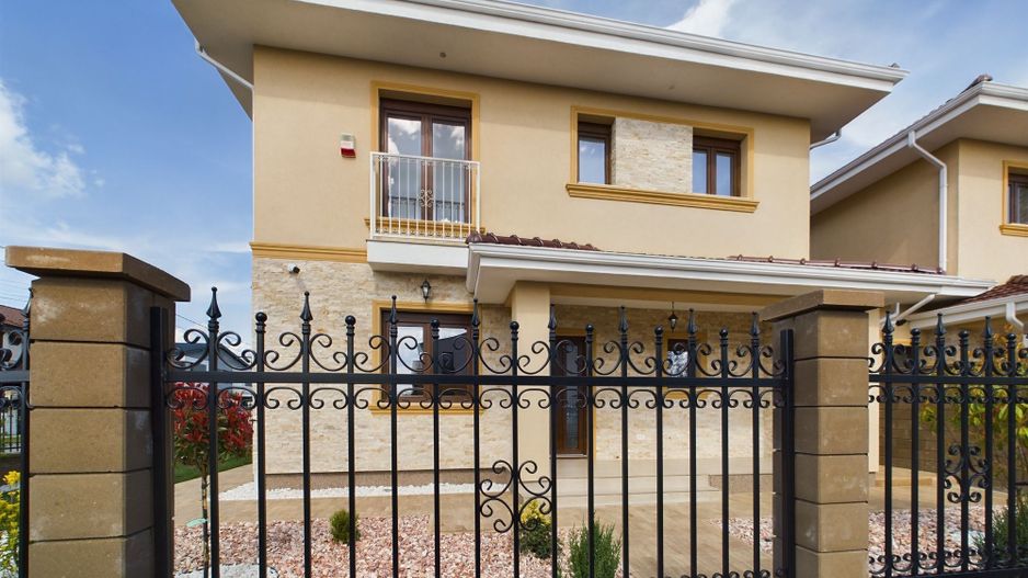 Casă tip duplex Dumbrăvița despărțit prin spațiu tehnic - Poză 3