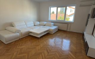 Apartament spatios cu 3 camere - Poză 1