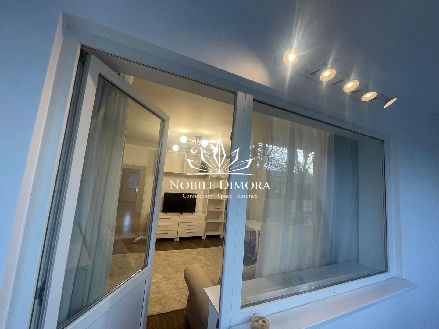 Apartament de vanzare cu 2 camere, renovat complet, cu boxa prorie - Complex - Poză 9