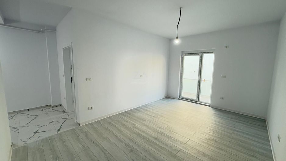 Etaj 1. Decomandat. Asfalt - Poză 1