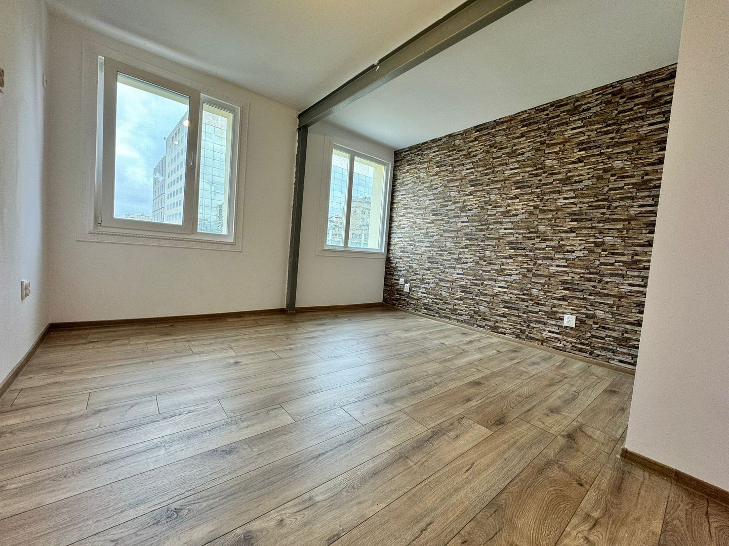 Garsoniera de vânzare în fața Novotel-  Calea Victoriei - Poză 2