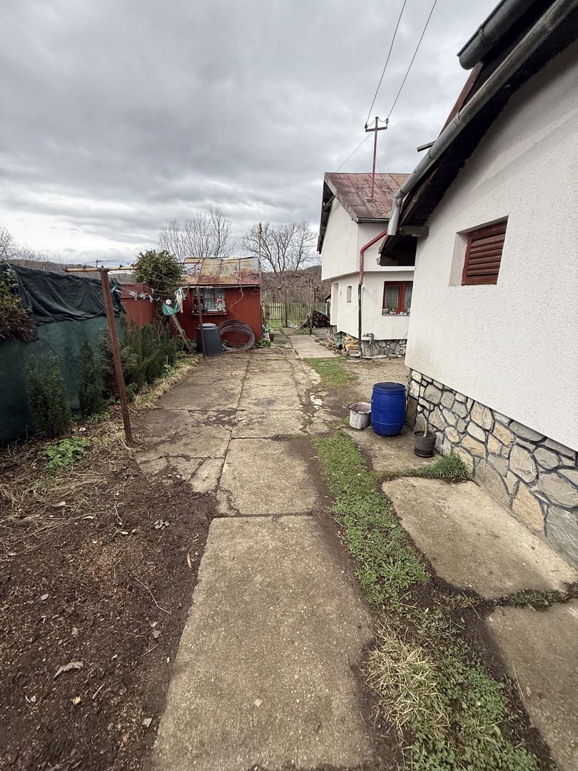 Casă corp C1 84mp + casă corp C2 51mp+garaj+ grădină și teren 889mp - Poză 32