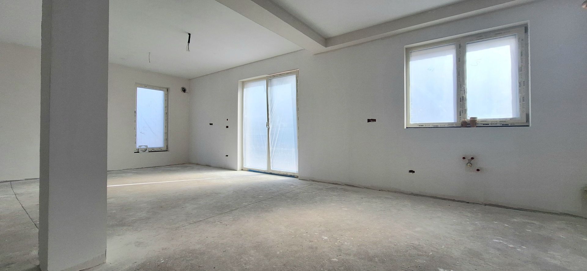 Casa cu garaj- contructie tip duplex - Poză 17