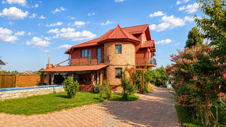 Vilă individuală cu 5 camere, piscină și curte generoasă | Mogoșoaia - Poză 1