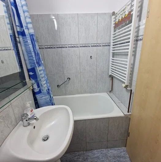 Apartament cu 2 camere decomandate, situat în zona Dacia - Poză 2