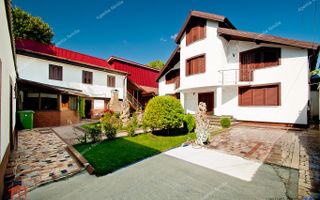 Vanzare vila clasica amenajata in stil Baroc situata in Galati - Poză 1