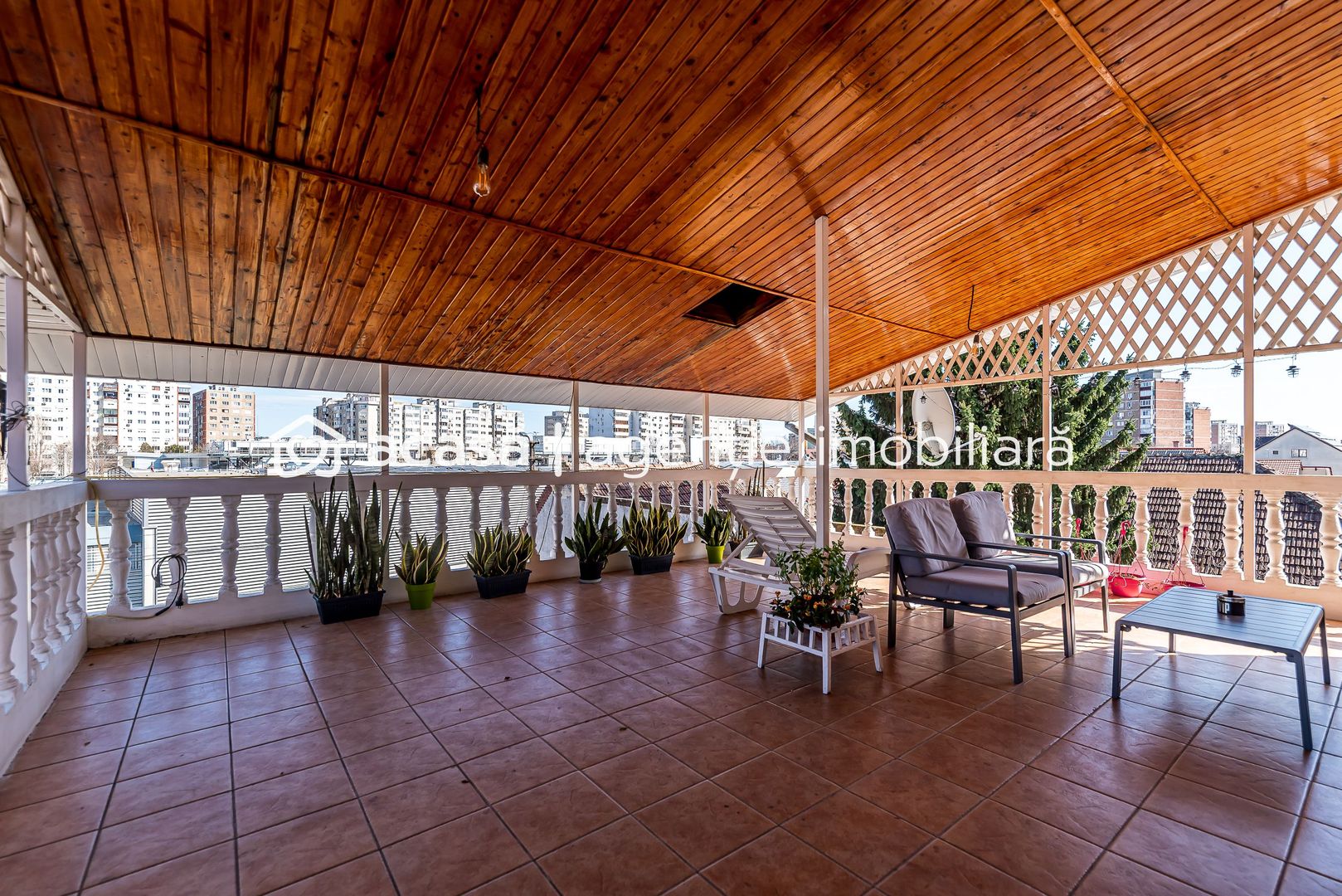 Casă spațioasă în mijlocul orasului, Str. Constantin Brâncuși - Poză 13