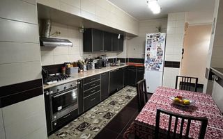 Vand apartament 4 camere - Poză 2