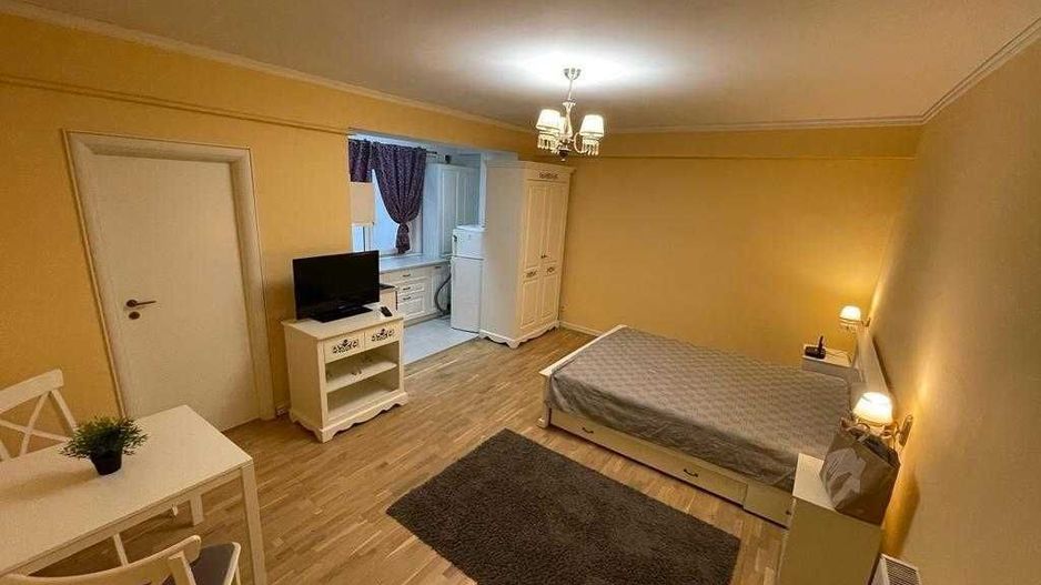 Inchiriere Garsonieră Decebal,  Etaj 1, Centrală Proprie - Poză 1