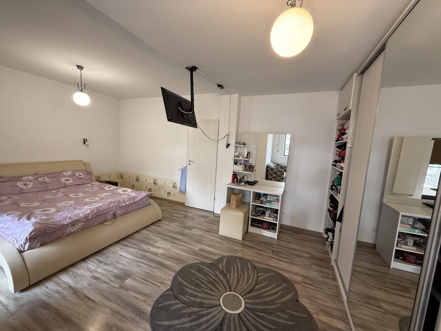 Casă înșiruită complet mobilată + curte+ 2 parcari în complex inchis! - Poză 6