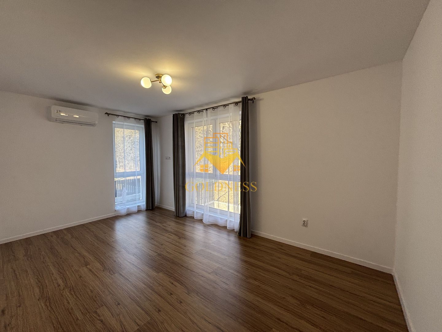 Duplex lux, de închiriat, 5 camere, parcare, curte, terasă,220mp teren - Poză 12