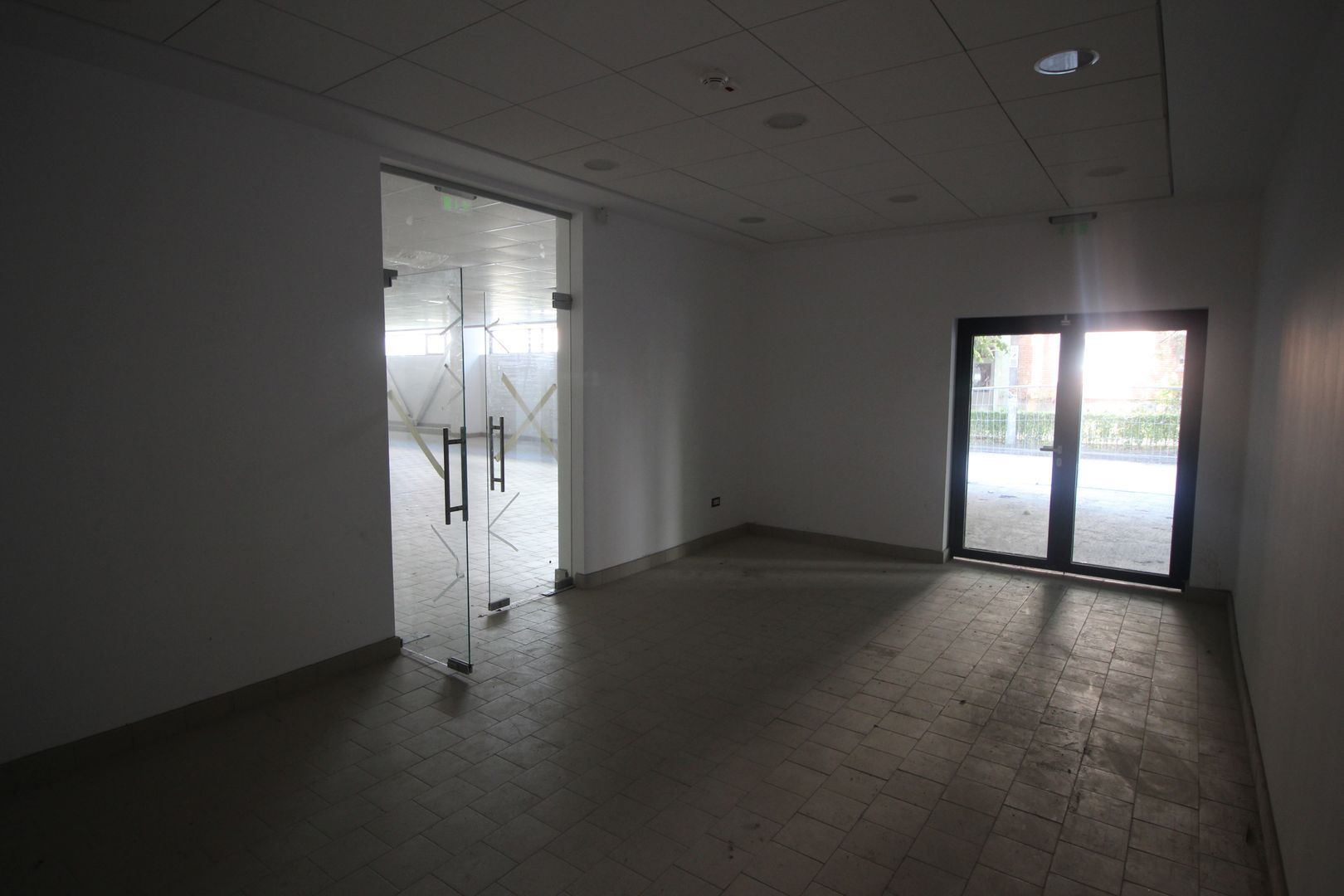 Spatiu comercial la artera pretabil showroom - Poză 4