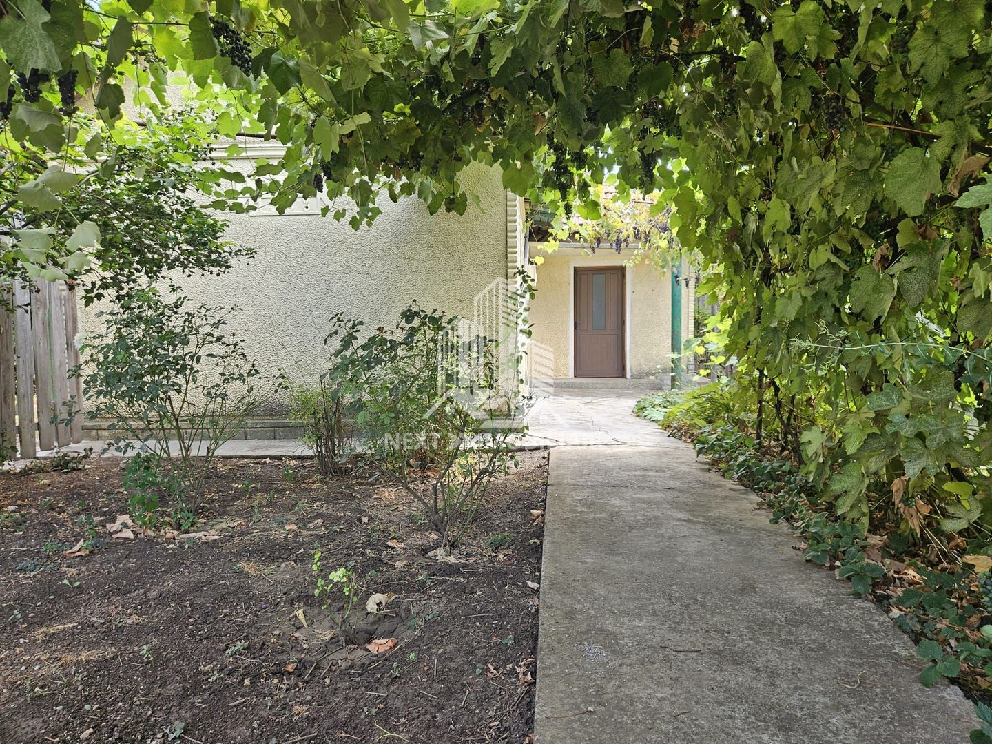 Casă  4 camere cu 2 intrări, garaj și teren 1751mp– Cobadin - Poză 3