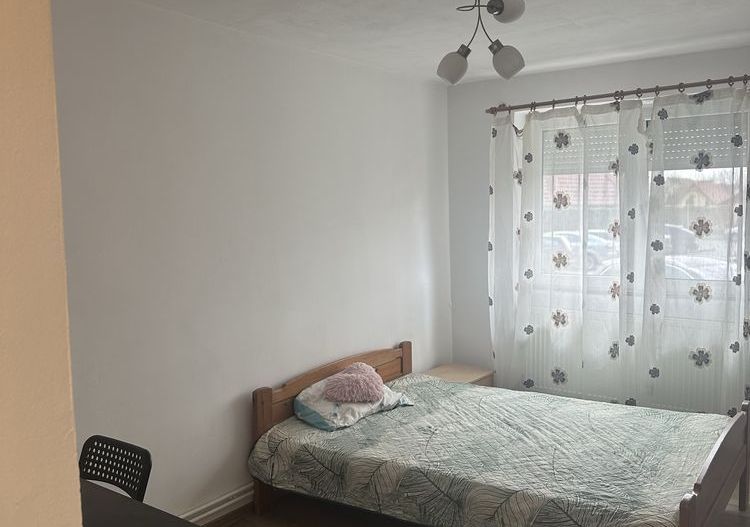 BRASADAS vinde garsoniera RENOVATA la PARTER in Micro 14. - Poză 2