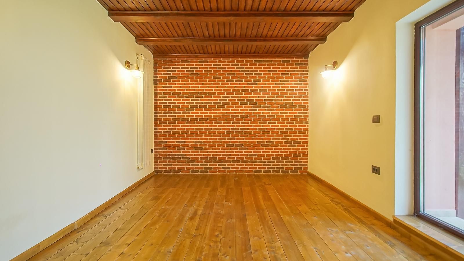 Închiriez casă în Centrul Brasovului/ curte privata - Poză 12