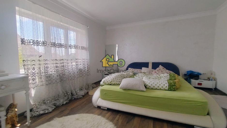 Vilă elegantă cu design luxos și grădină superb amenajată în Șag - Poză 16