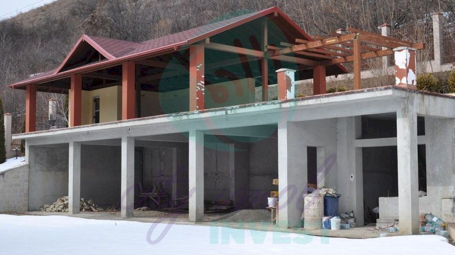 Vila spatioasa in zona exclusivista a orasului Piatra Neamt - Poză 9