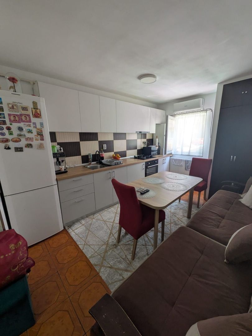 Apartament cu 2 camere decomandat de vânzare – Zona Stejarului - Poză 1
