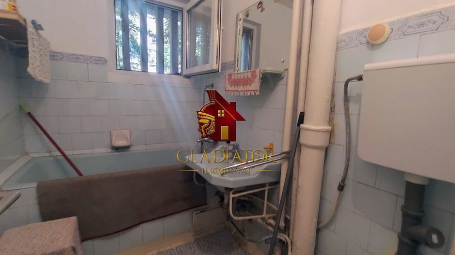 Copou Parc ferit de agitatia bulevardului, spatiu verde, et 1 cu lift - Poză 10