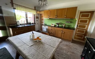 Casă de vânzare în Covasna - complet renovată, mobilată și utilată! - Poză 14