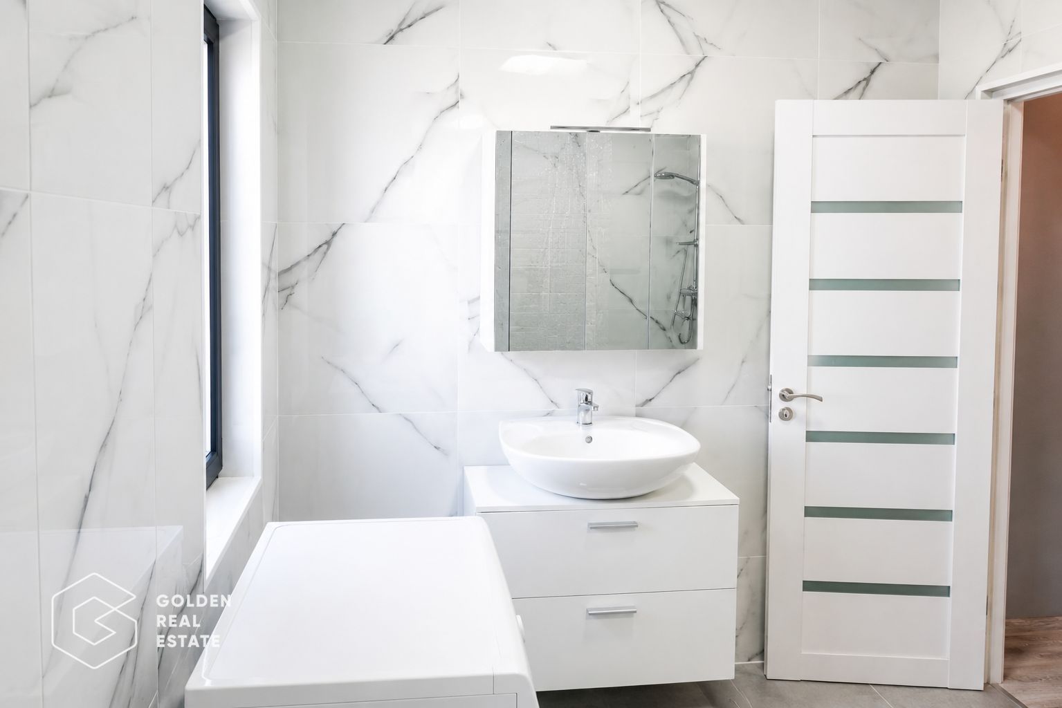 Apartament 3 camere, Via Carmina, mobilat si utilat complet, terasa 26 mp - Poză 8