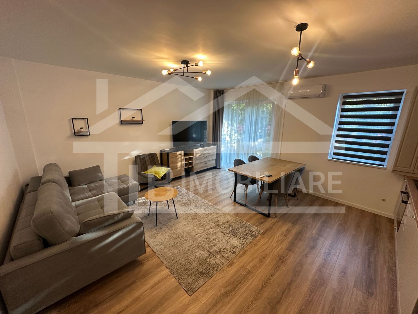 Apartament cu 2 camere, 50mp, parcare, Zona Crinului Residence - Poză 1