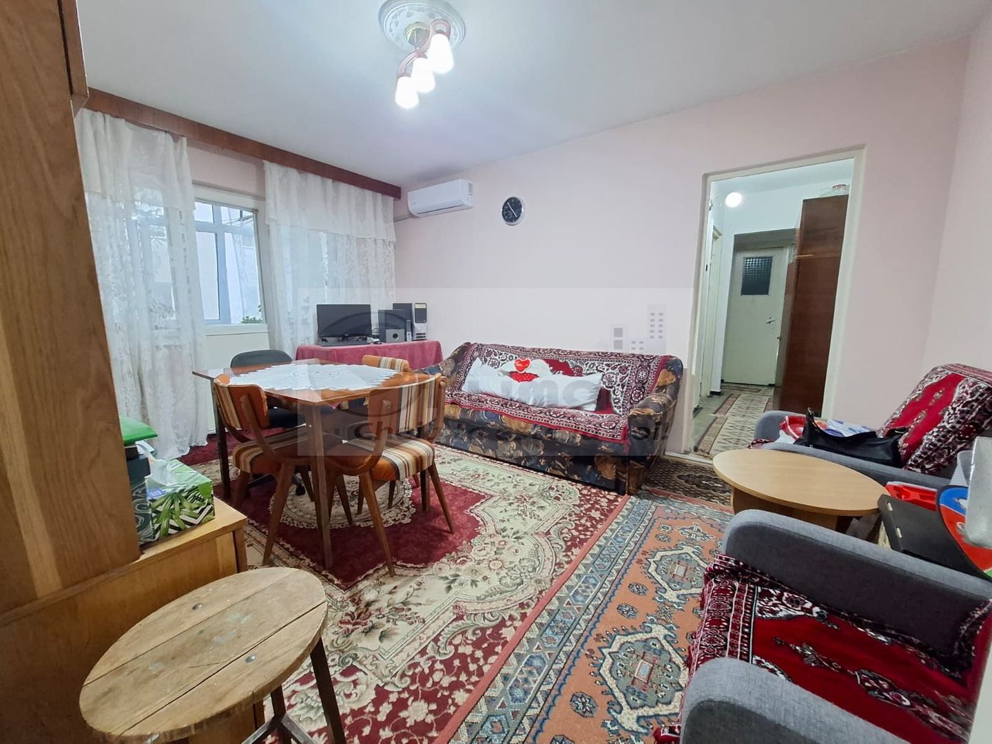 Apartament 3 camere Dacia, etaj 3, fara risc, pe mijloc - Poză 1