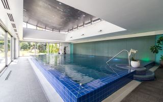Bijuterie Arhitecturala Premiata, cu Piscina si Tehnologie Inteligenta - Poză 4