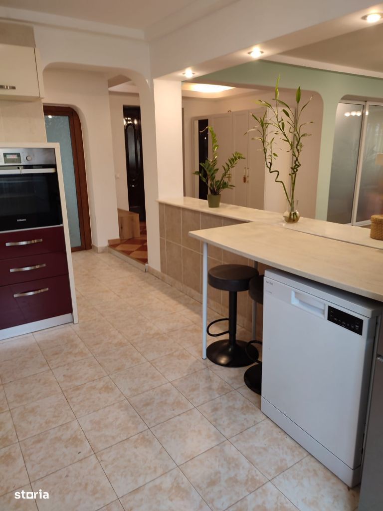 Proprietar vând vila P+E+M - Poză 9