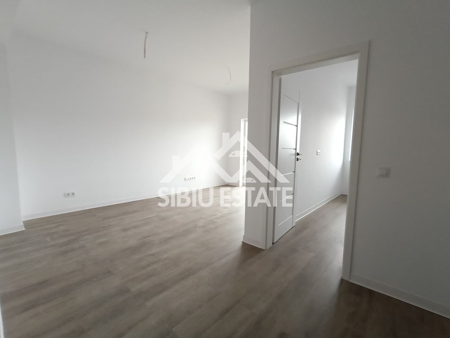 Studio ,41 mp, balcon etaj 1, bloc dotat cu lift, zona Brana Intabulat - Poză 4