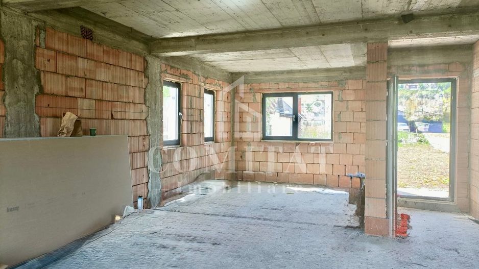 Casă individuală de vânzare | 4 Camere | 110 mp | Dezmir - Poză 1