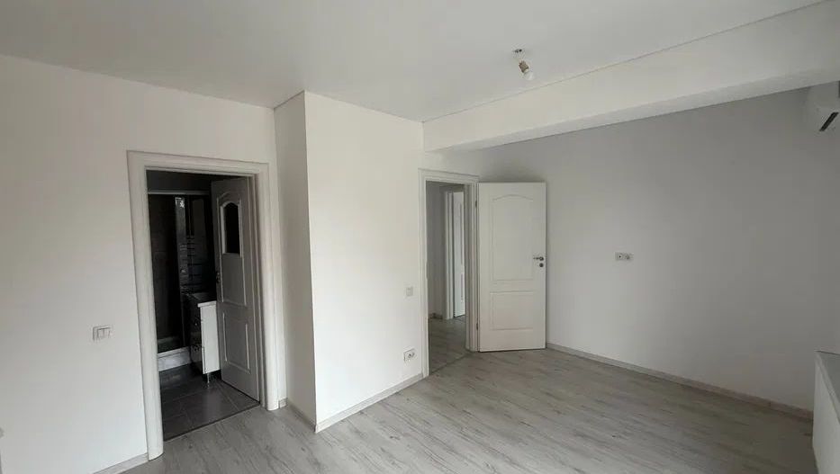 Apartament 3 camere cu curte si 2 parcari subterane zona titan - Poză 8