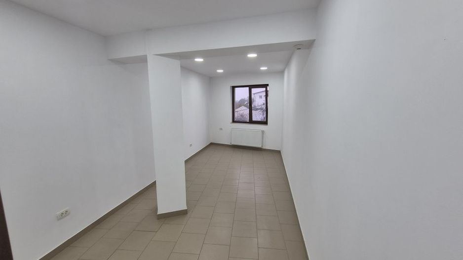 Spatiu de birouri generos - Poză 6