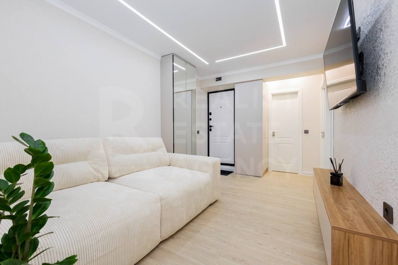 Vânzare apartament, 3 camere + living, strada Vasile Lupu, Buiucani - Poză 2
