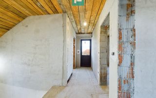 Casă la gri în Livada - Poză 11