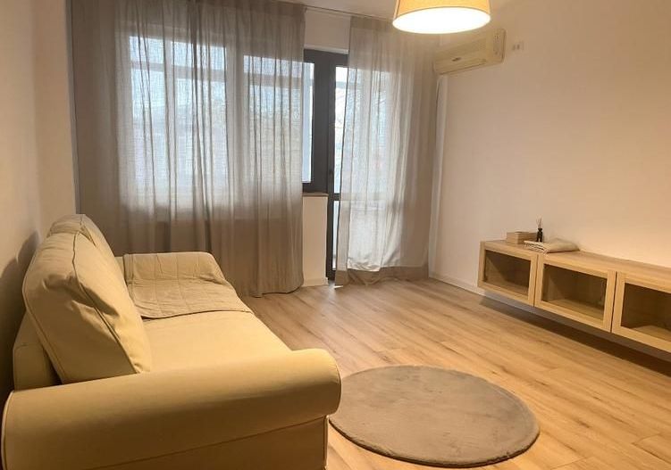 Inchiriere 2 camere Piata Unirii metrou renovat prima chirie - Poză 1