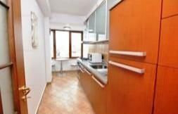 Apartament 3 camere Piata Victoriei, mobilat modern, balcon, vedere stradală - Poză 4