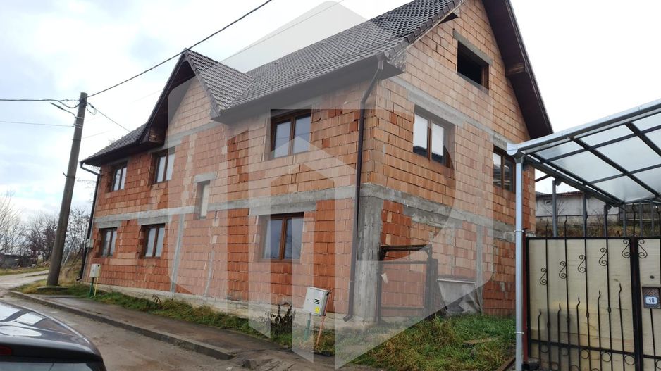 Casa pretabila pentru inchiriere | 7 camere | 290 mpu | Ocna sibiului - Poză 1
