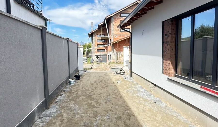 🏡 CASĂ DE VÂNZARE - Poză 2