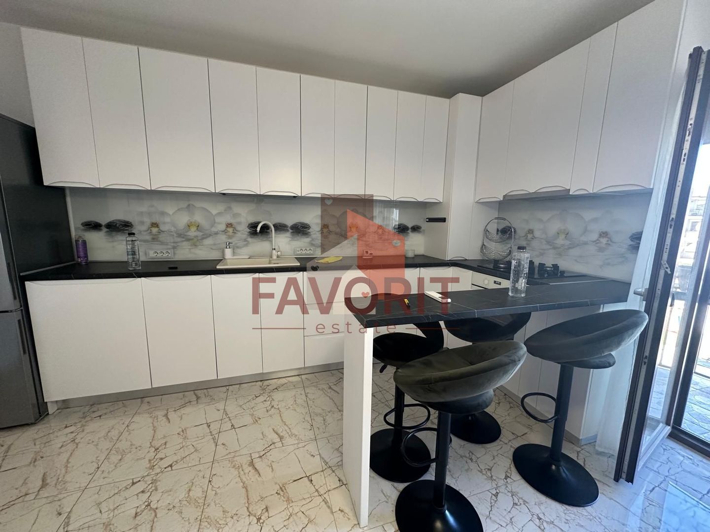 2 camere | etaj 2 | centrala proprie | loc de parcare acoperit | complet utilat - Poză 3