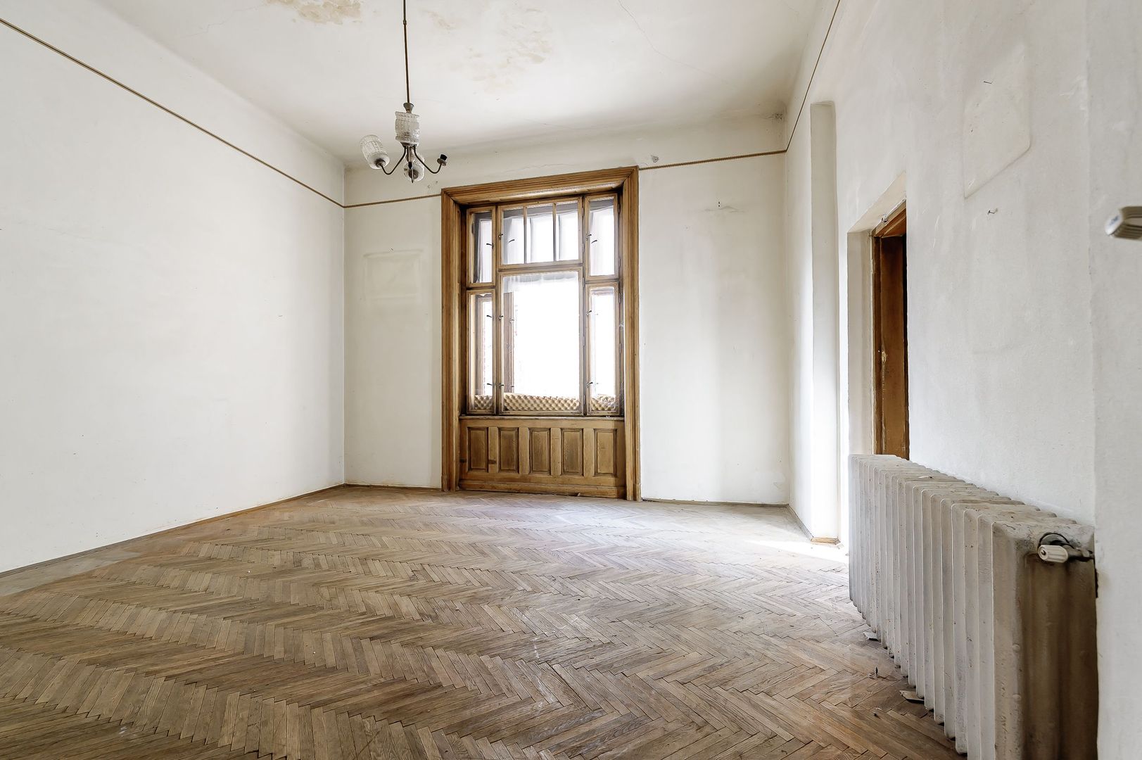 VÂNDUT! Apartament cu 4 Camere în Palatul Bohuș, Arad - Poză 4