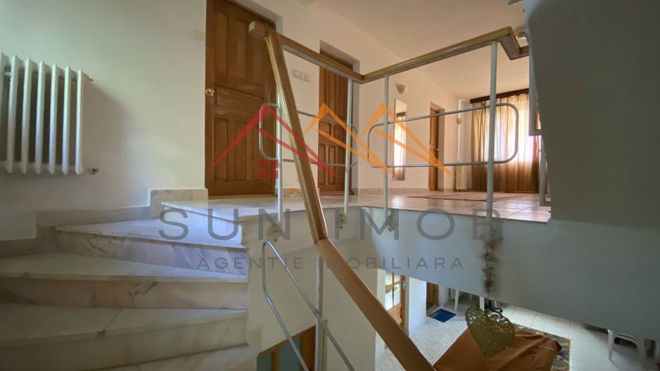 Vila de vanzare, teren 3100 mp, 7 camere, 6 grupuri sanitare, 3 CT, an 1997 - Poză 18