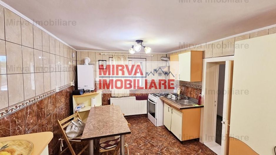 Vanzare vila 6 camere + spatiu comercial, mobilata si utilata, in Blejoi - Poză 17