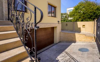 9 camere, 5 bai, spatiu hobby, gradina, garaj,locatie buna - Poză 24