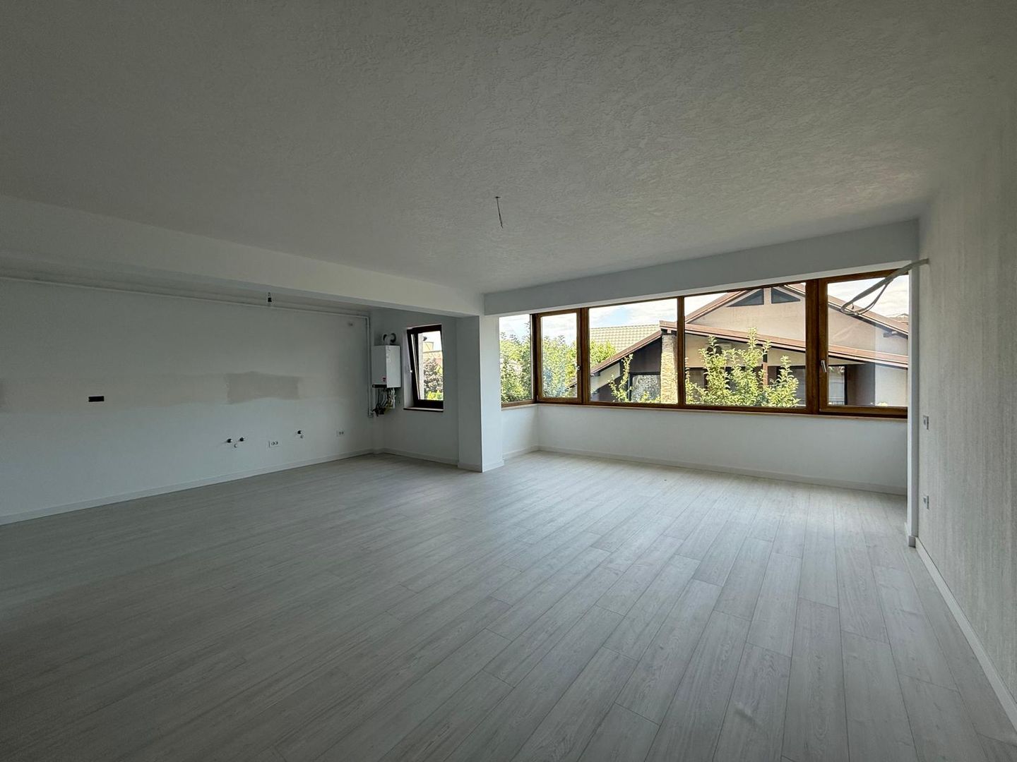Titan-2 camere in bloc boutique- Etaj 1-Living generos - Poză 6