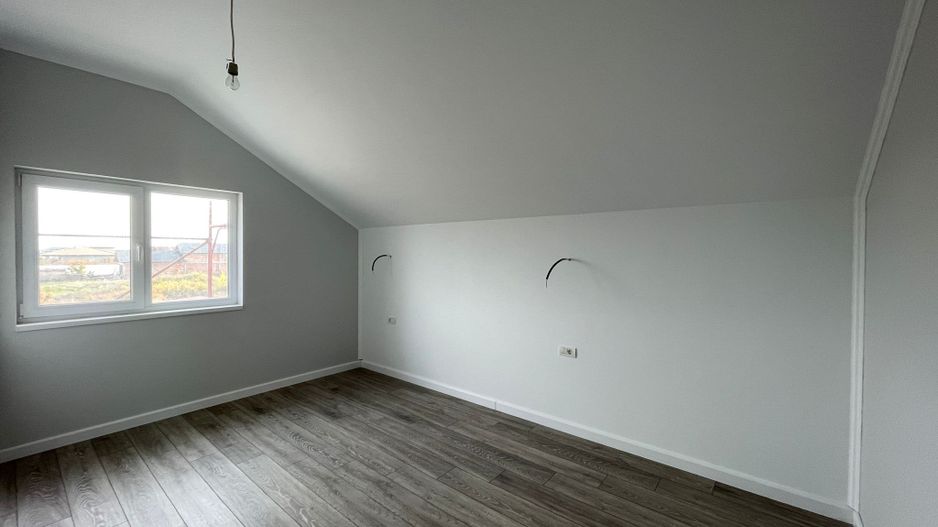 Duplex-4 camere-pozitie excelenta-la asfalt-Remetea Mare - Poză 5