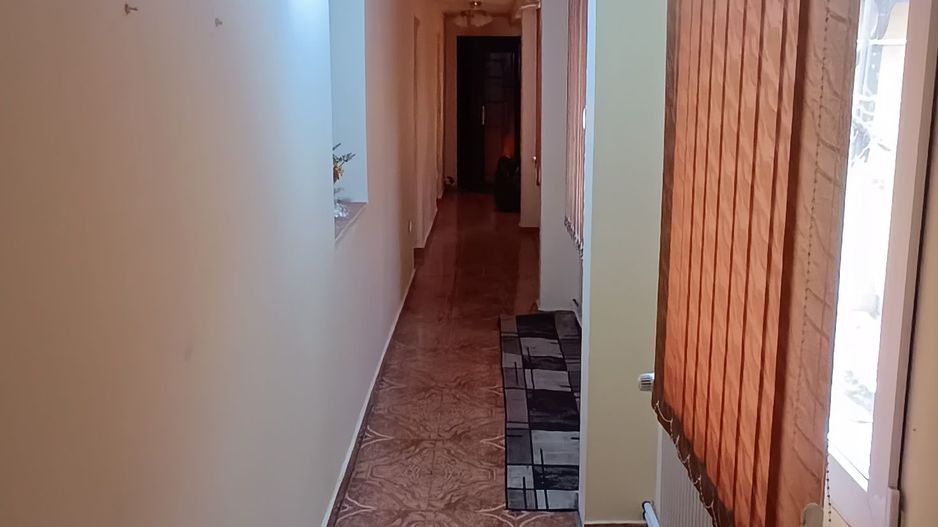 Casă spațioasă cu 4 camere , curte și teren generos în Mașloc - Poză 25