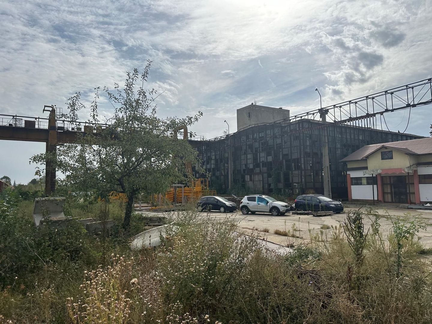 Platformă Industrială cu Cale Ferată si Infrastructură Completă - Poză 1