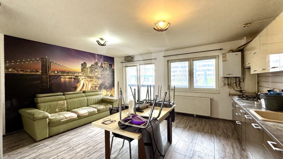 Apartament trei camere / Zona BMW - Poză 1