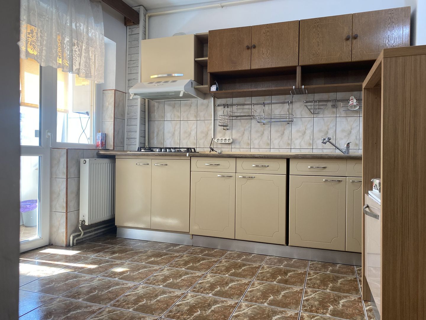 Vanzare apartament cu 4 camere luminos, vedere deschisă-Targoviste-M5 - Poză 10